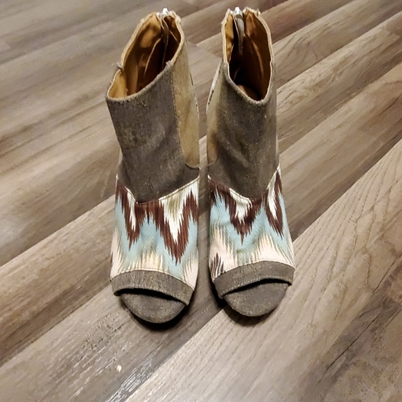 NWOT Qupid Zip Up Wedges - Picture 2 of 5